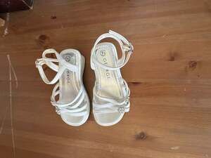 George Lexi White Rhinestone Flower Wedge Heel Girls Sandals Size 7.5